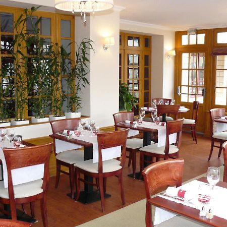 Hotel-Restaurant Le Normandie لوك-سور-مير المظهر الخارجي الصورة