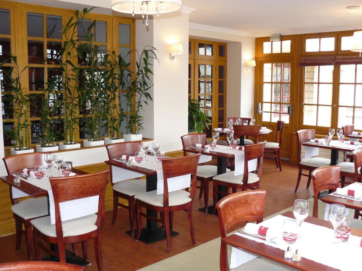 Hotel-Restaurant Le Normandie لوك-سور-مير المظهر الخارجي الصورة